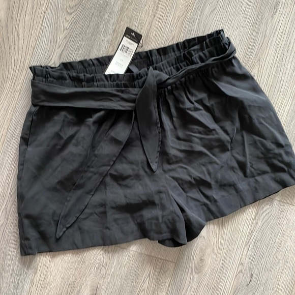 High waisted BCBG shorts - Picture 1 of 3